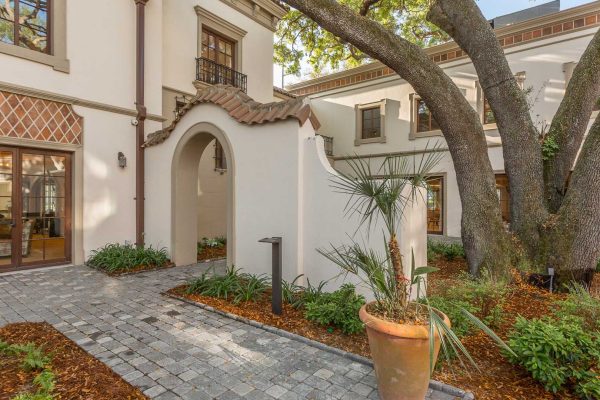 outside courtyard at Vitality Living Frederica on St. Simons Island, GA