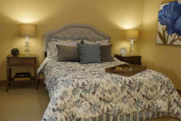 Model bedroom with a queen sized bed