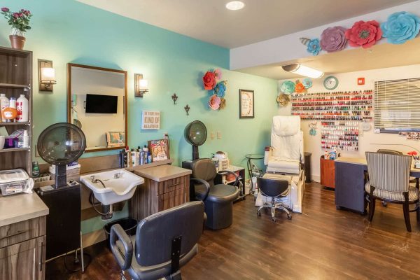 Well-equipped Beauty Salon