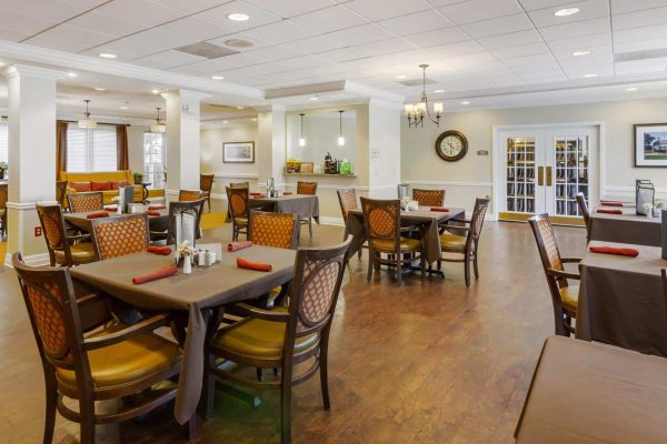 Dining room with lots of tables
