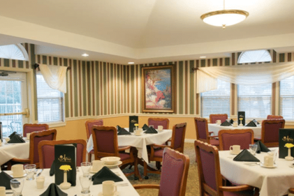 Dining Room with lots of tables and chairs